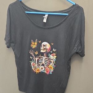 CVG Slouchy T-shirt With Skeleton Graphic Size Small